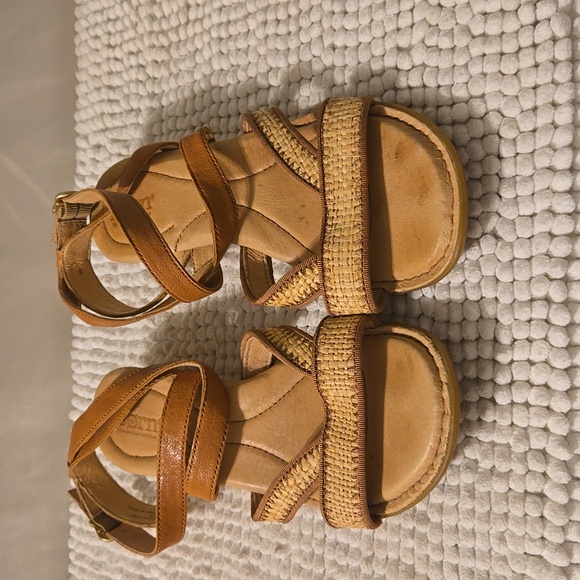 Born Leather Cascade Neutral Strappy Ankle Strap Sandal Boho Minimal Size 9 - Picture 3 of 7